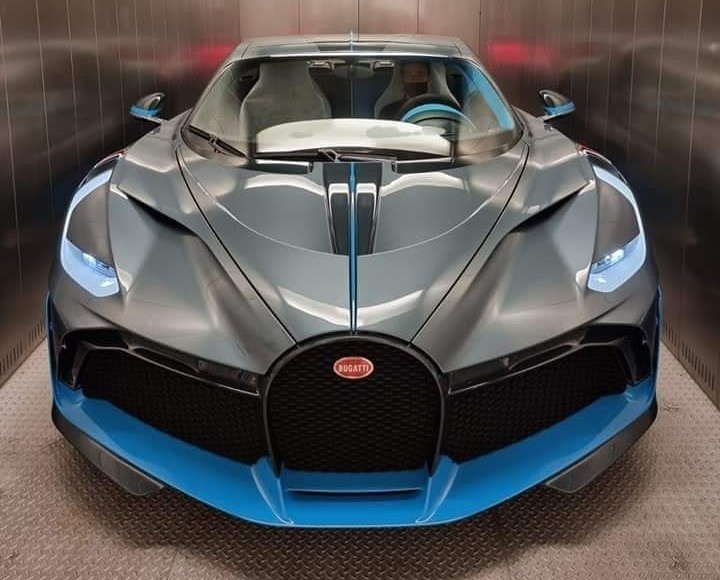 Những hình ảnh của Bugatti Divo mới đến Malaysia